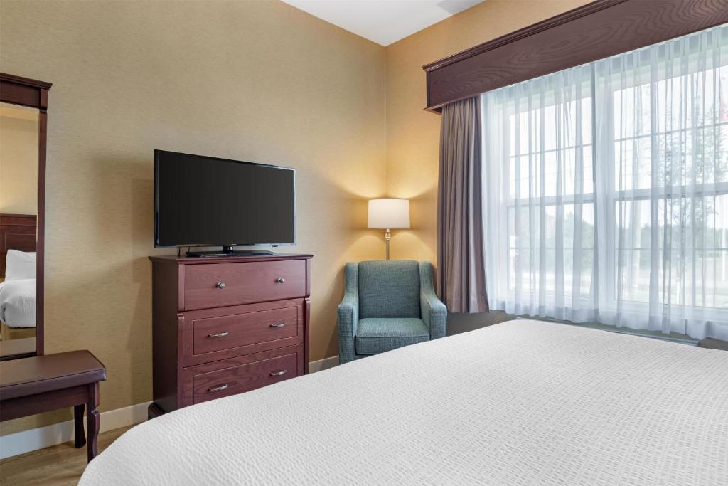 Sustainability certification Best Western Plus Fredericton Hotel & Suites - Ein-Zimmer-King-Suite Mit Schlafsofa Und Regendusche - Nichtraucher