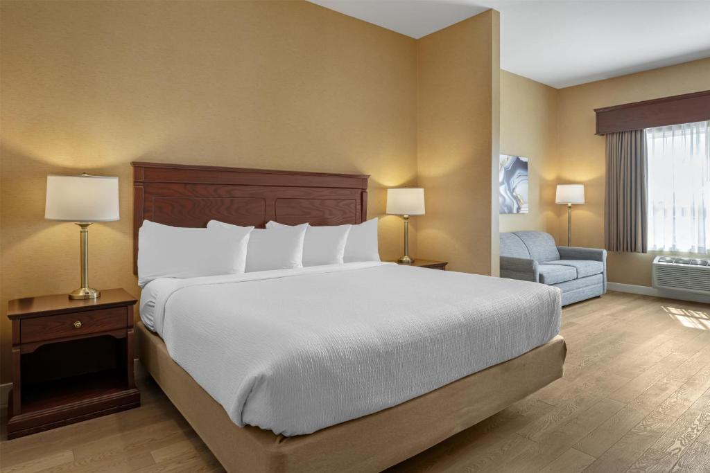 Sustainability certification Best Western Plus Fredericton Hotel & Suites - Kingsuite Mit Schlafsofa, Kamin, Sitzecke Und Regendusche – Nichtraucher