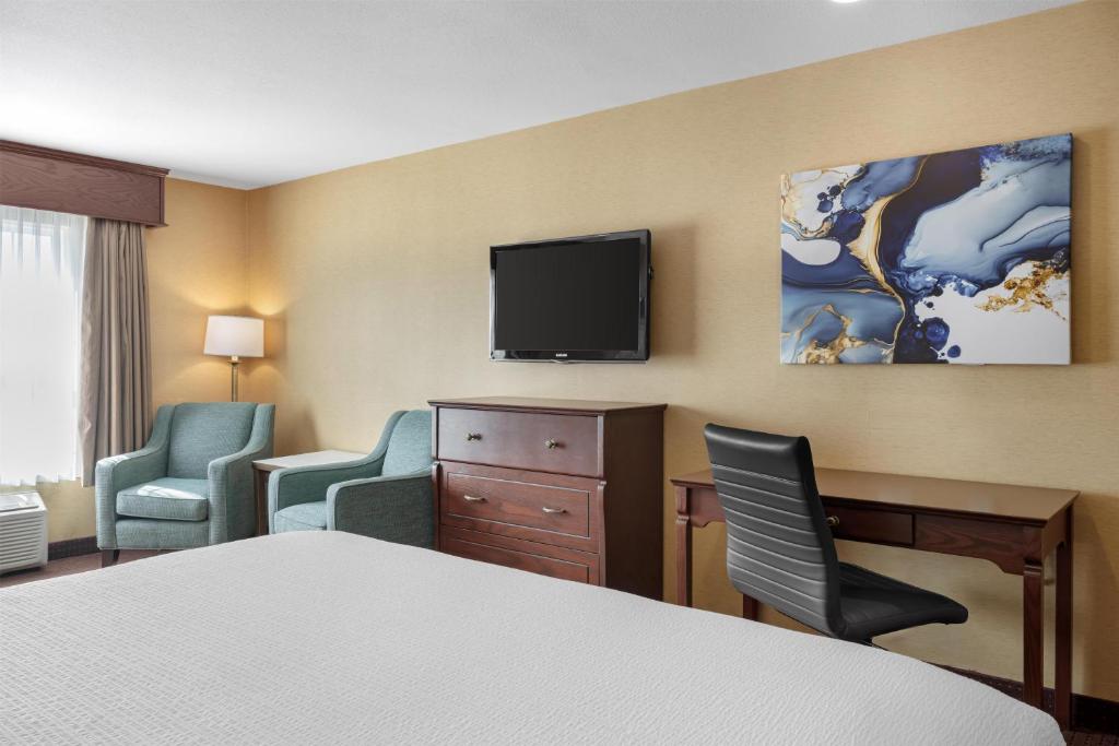 Sustainability certification Best Western Plus Fredericton Hotel & Suites - Kingsuite Mit Schlafsofa, Kochnische, Sitzecke Und Regendusche – Nichtraucher