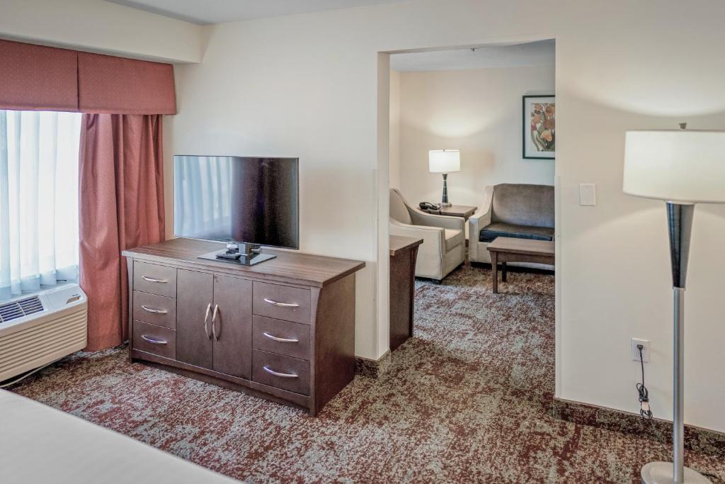 Crystal Inn Hotel & Suites - Salt Lake City photo