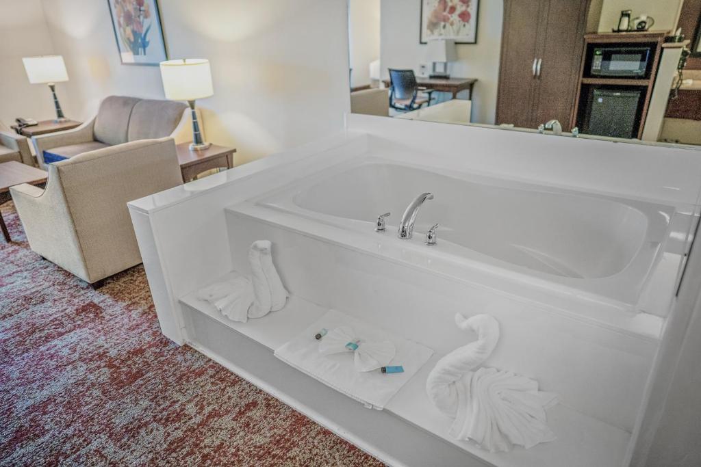 Crystal Inn Hotel & Suites - Salt Lake City photo