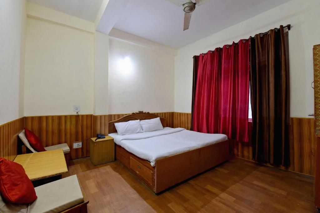 Un pat sau paturi într-o cameră la Hotel O Sunbeam