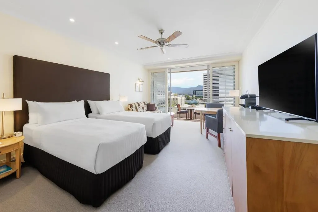 Superior Twin Room with 2 King Single Beds, Spa Bath and City View with one drink voucher