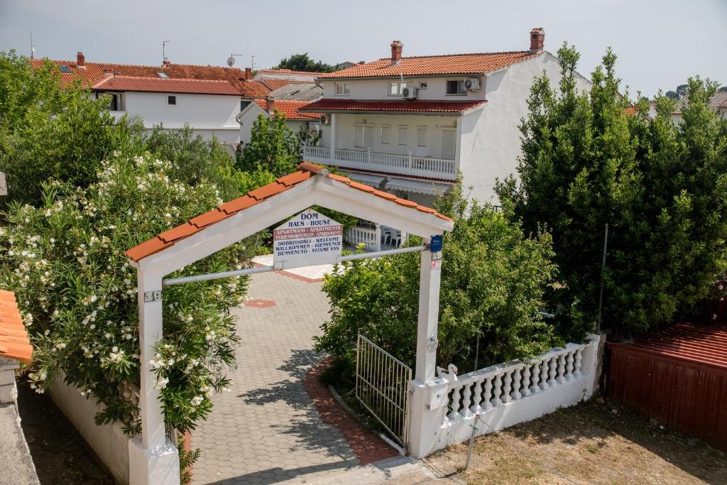 Apartments for families with children Palit - Rab - 4990