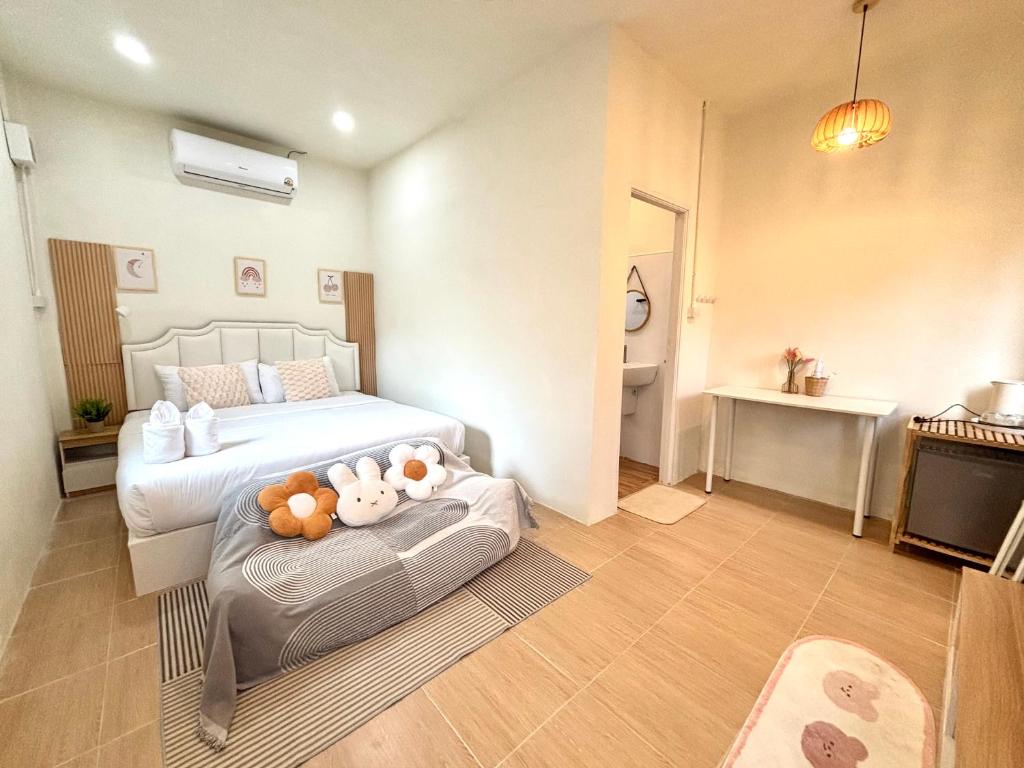 Ένα ή περισσότερα κρεβάτια σε δωμάτιο στο บ้านสวนโอเชี่ยน Ocean Garden Home