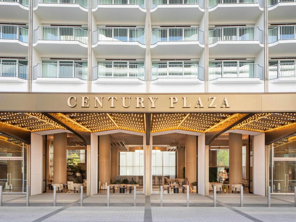 ロサンゼルスにあるFairmont Century Plaza Los Angeles at Beverly Hillsのアリウムプラザのある建物の外観