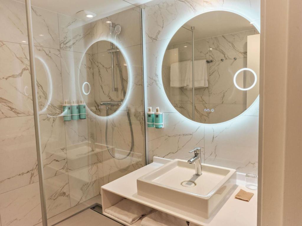 
Double Room with 1 Double Bed and 1 Sofa Bed
