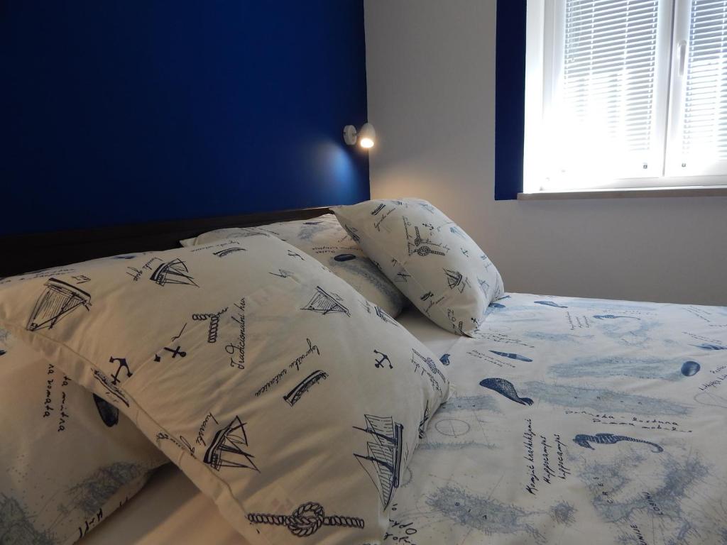 Posteľ alebo postele v izbe v ubytovaní Karmen's Apartment One