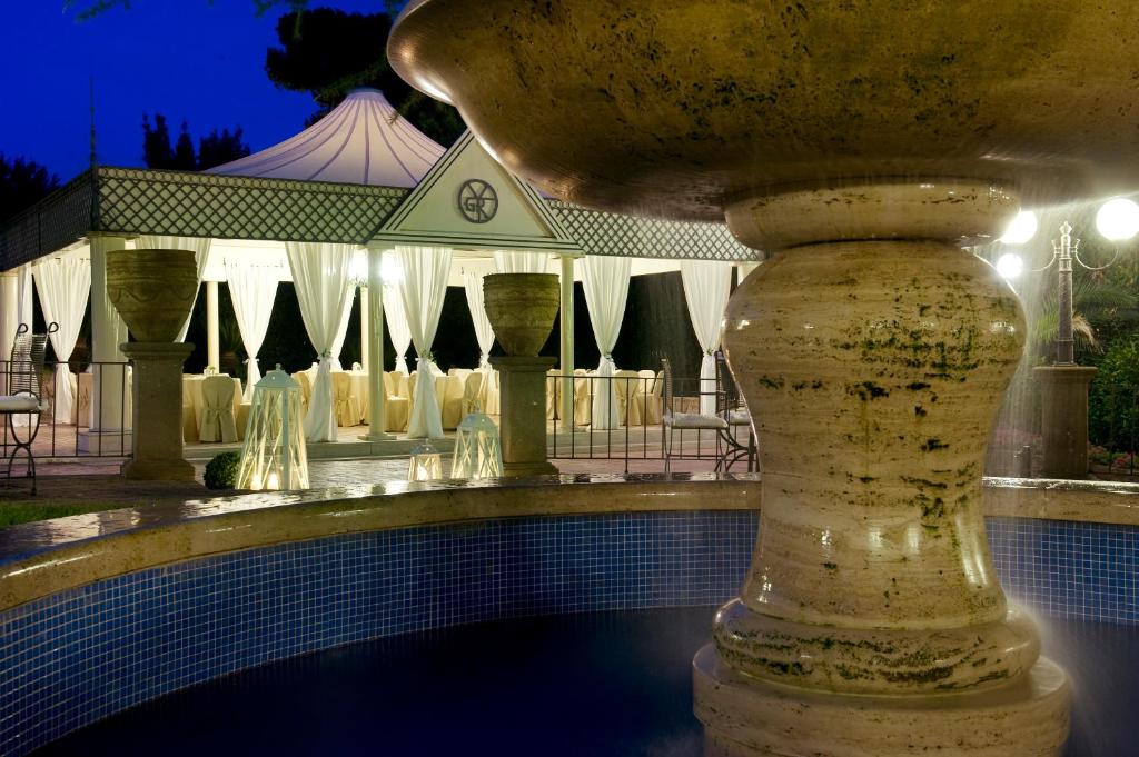 Bassein majutusasutuses Park Hotel Villaferrata või selle lähedal