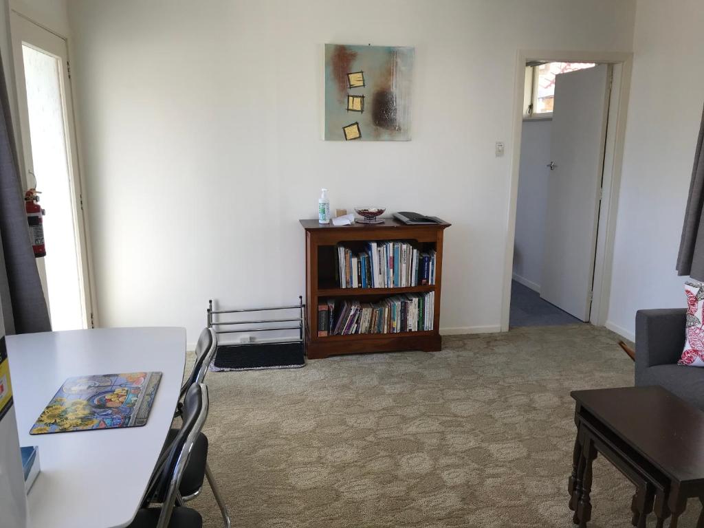 The Bivvy at Hutt Central - Resim 14