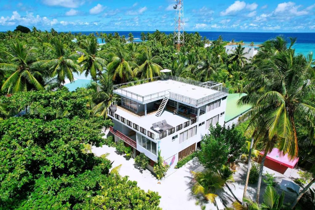 an aerial view of a house on the beach at White Sand in Himandhoo 