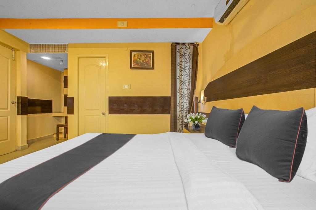 Postel nebo postele na pokoji v ubytování Collection O Mgr Inn