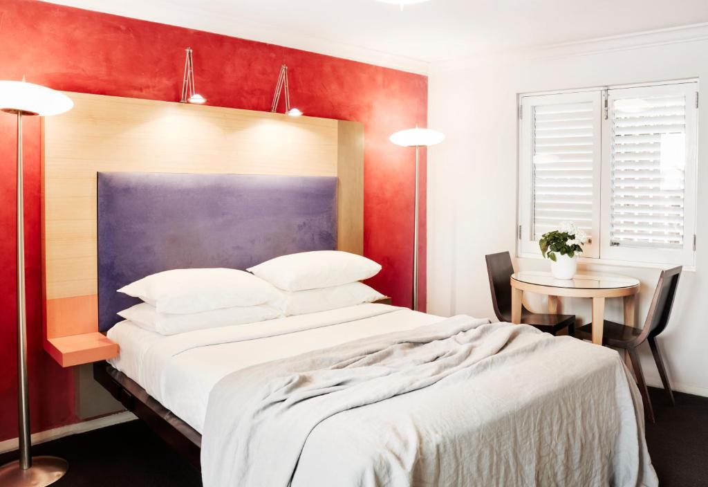 Postel nebo postele na pokoji v ubytování Medusa Hotel Sydney