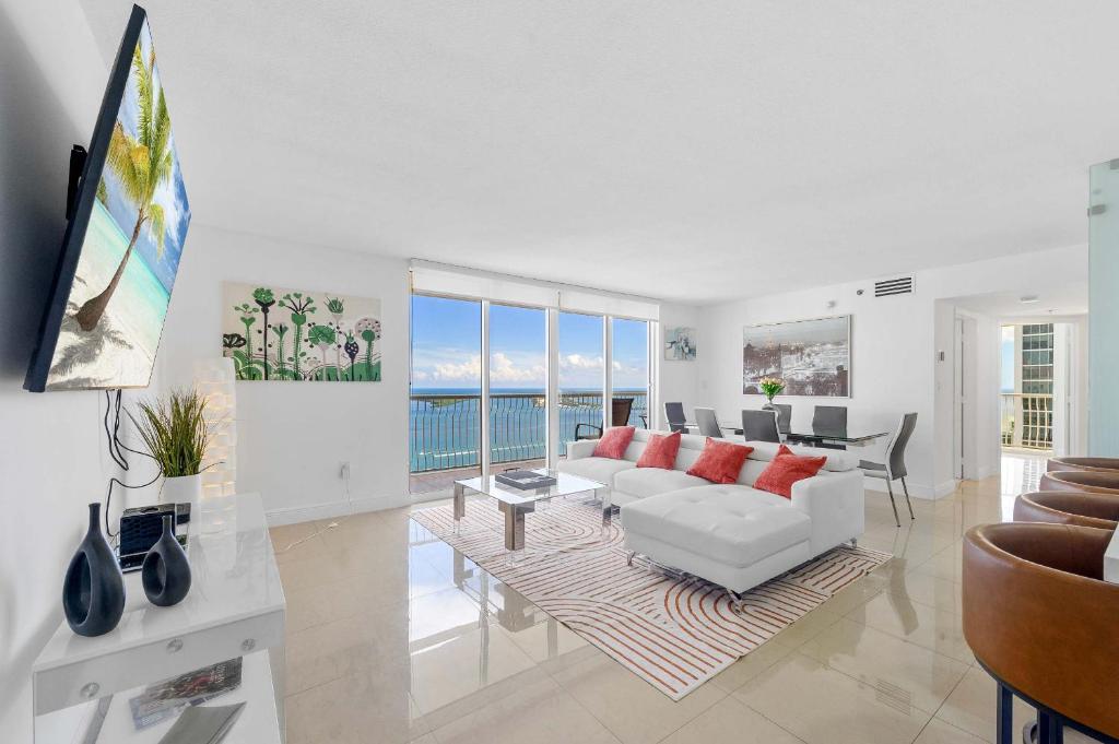 Photo inspiration: Luxury Brickell Penthouse Ocean Views Rooftop Pool Miami Preços Photo Inspiration