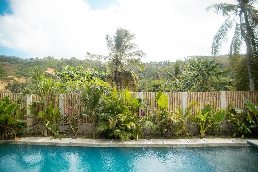Hồ bơi trong/gần Villa India Kuta Lombok