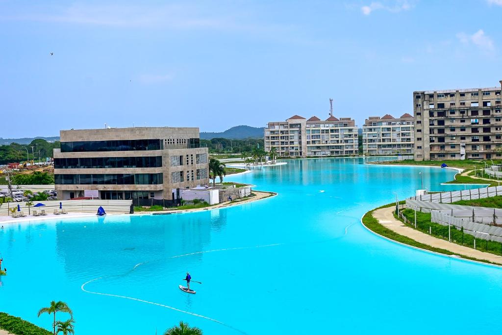 a large pool of blue water in front of buildings at BAIA KRISTAL CARTAGENA Mi descanso ideal in Cartagena de Indias