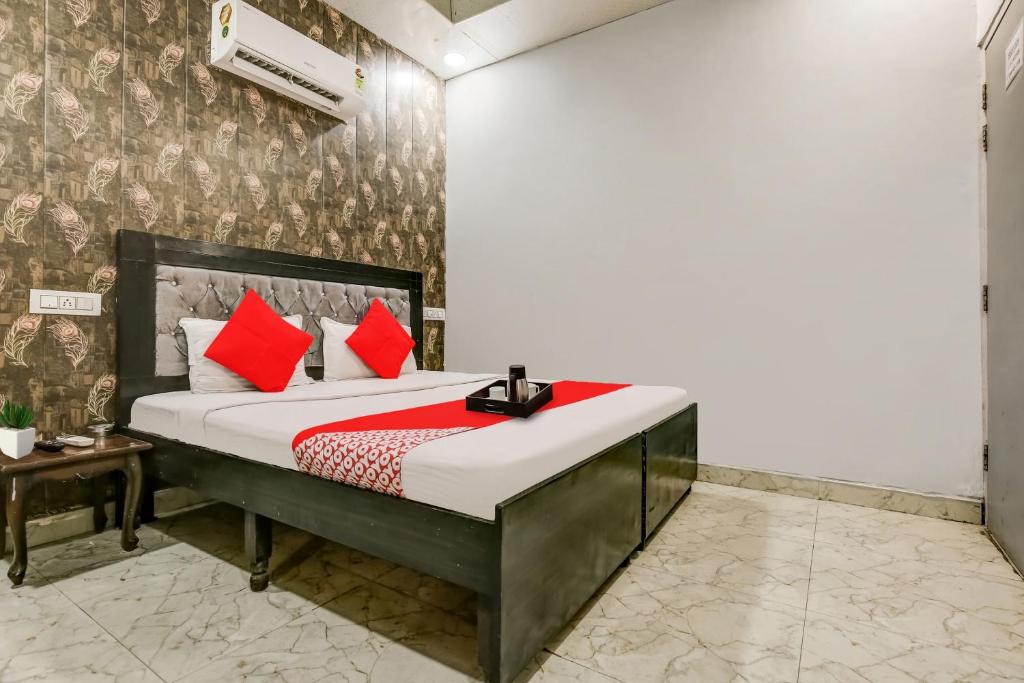 Ένα ή περισσότερα κρεβάτια σε δωμάτιο στο Hotel O Colour