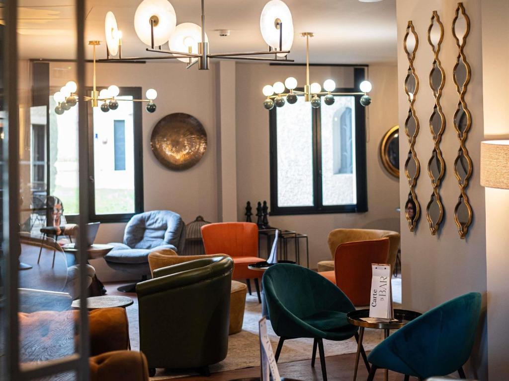 Χώρος καθιστικού στο Mercure Carcassonne La Cité