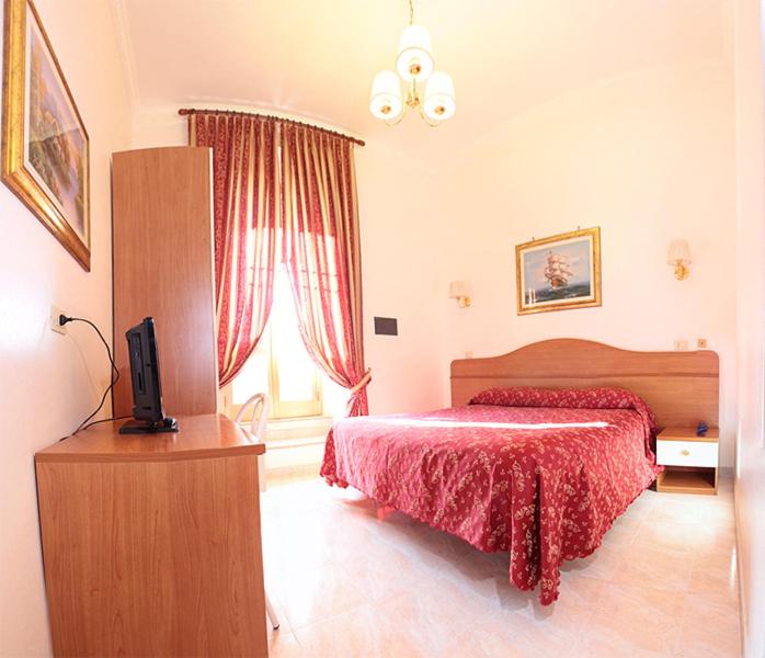 
a bedroom with a bed and a dresser at Hotel Euro Quiris in Rome

