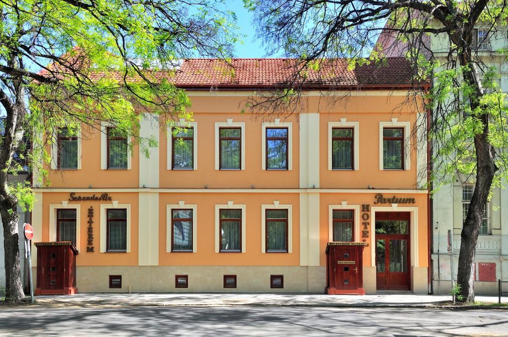 Budova, kde se hotel nachází