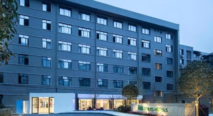 Clădirea în care este situat/ăhotelul