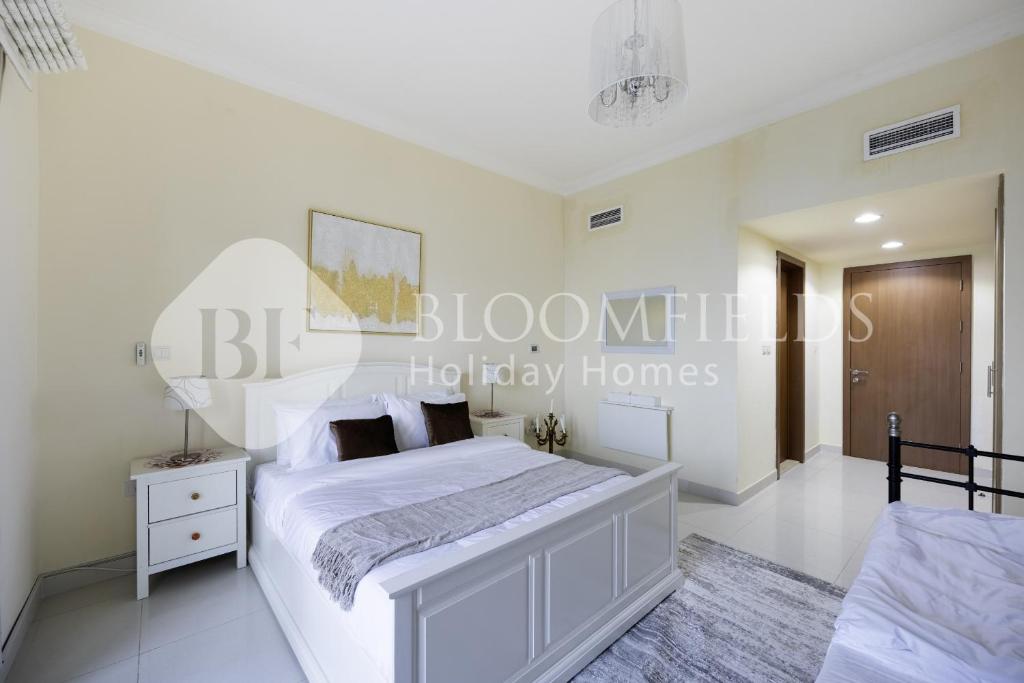 Postel nebo postele na pokoji v ubytování Bloomfields Delux 2BR Miad Town House Mina