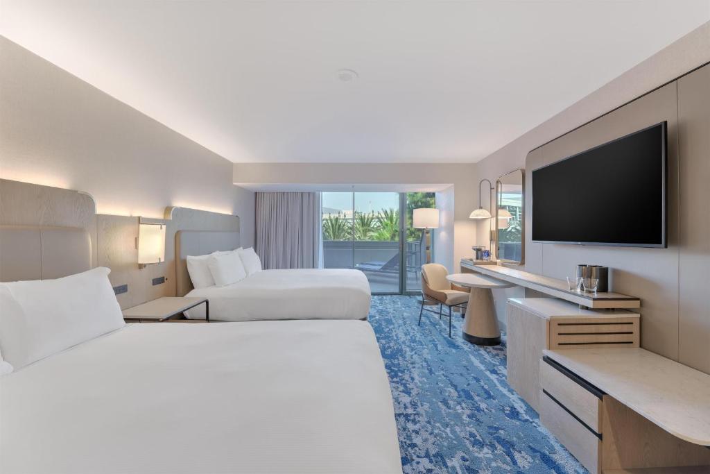 Hilton Anaheim photo