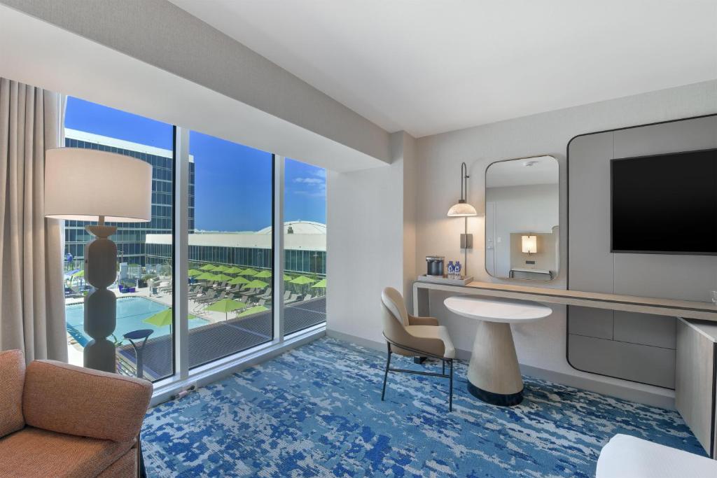 Hilton Anaheim - Room With Two Queen Beds - Pool Deck/Terrace Level