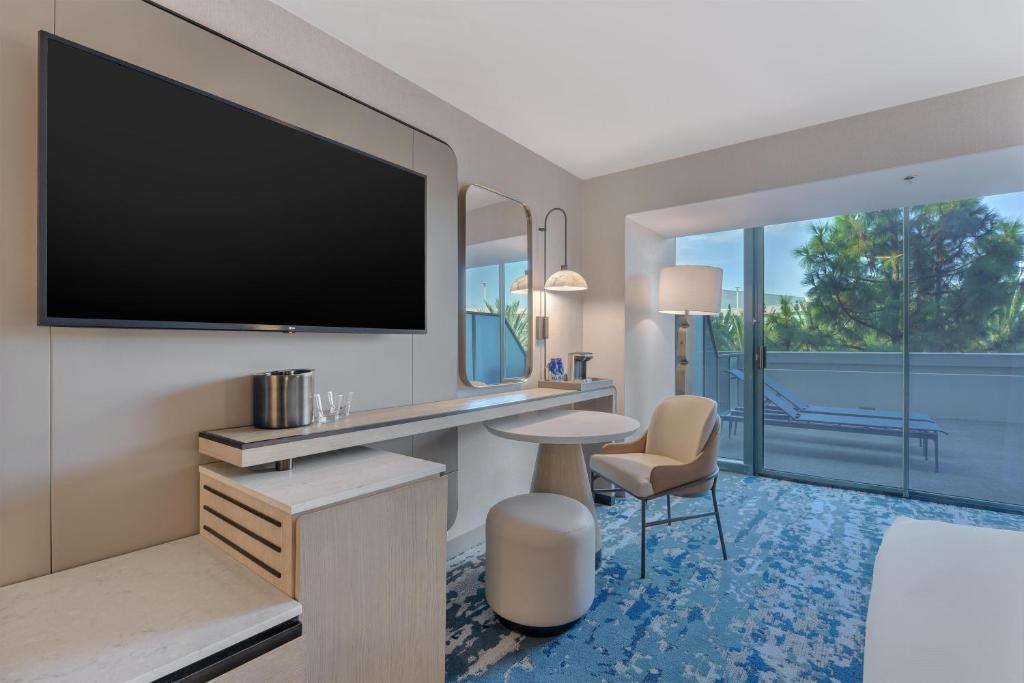 Hilton Anaheim - Habitación King Con Balcón - Nivel De La Terraza