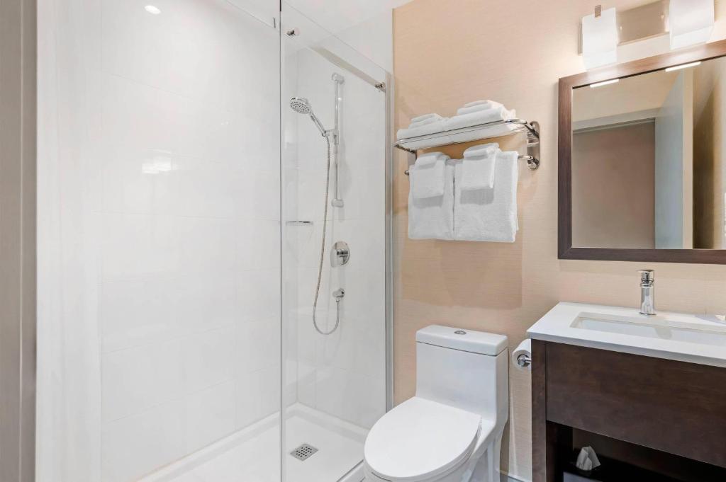 Quality Inn Centre-Ville - Resim 25