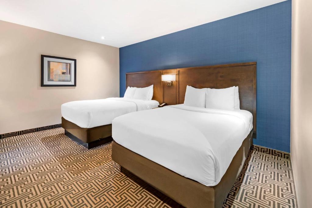 
Double Room with Two Double Beds - Non-Smoking
