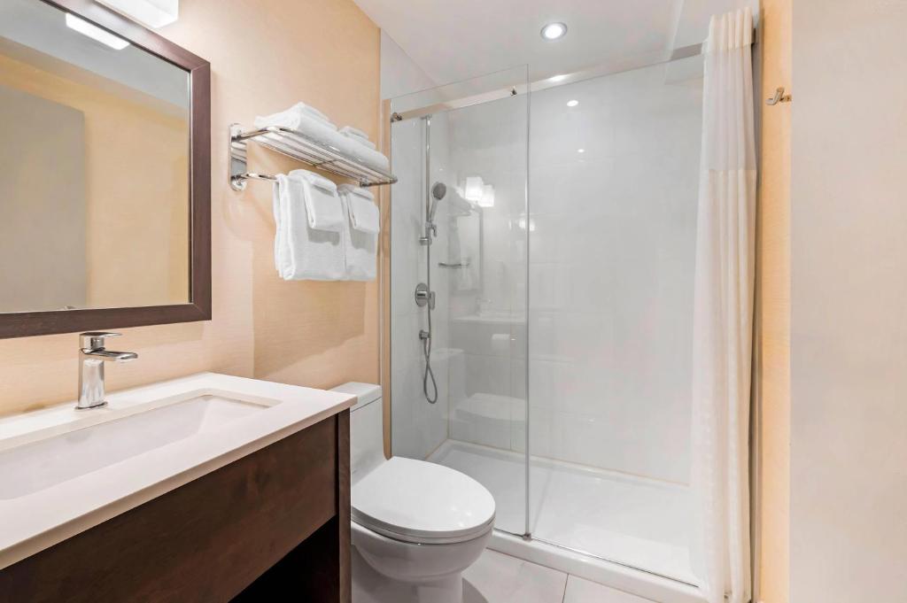 Quality Inn Centre-Ville - Resim 3
