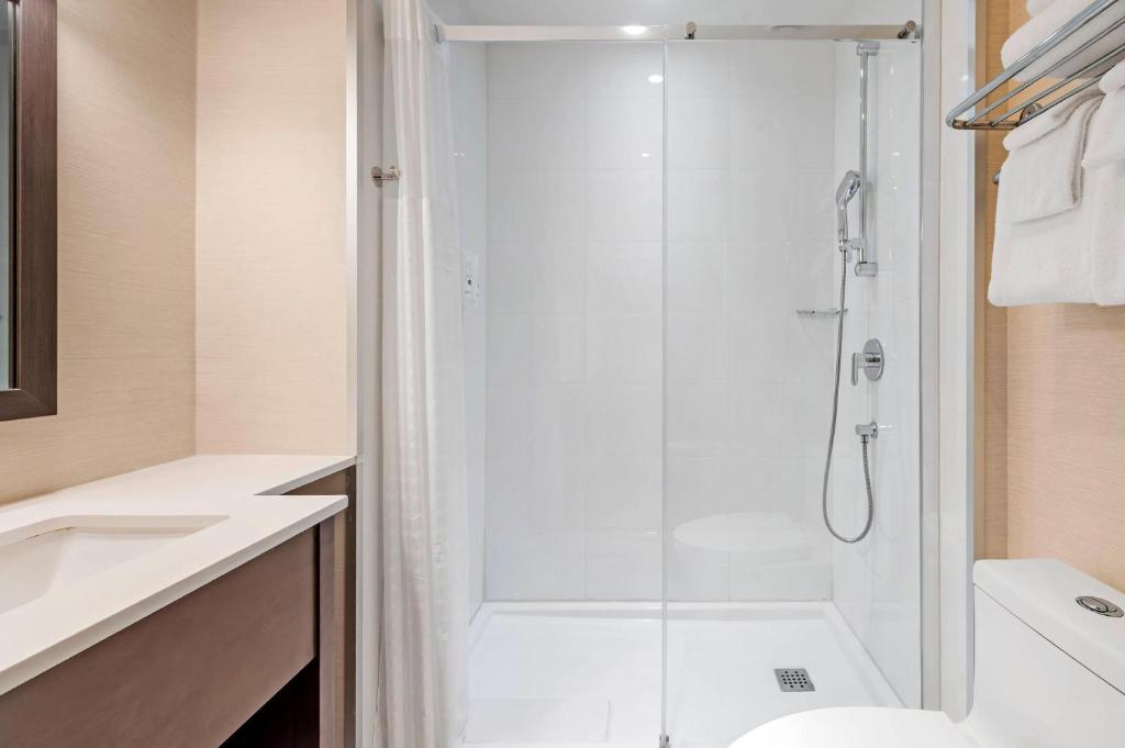 Quality Inn Centre-Ville - Resim 34