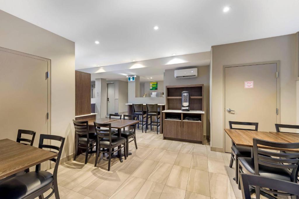 Quality Inn Centre-Ville - Resim 4