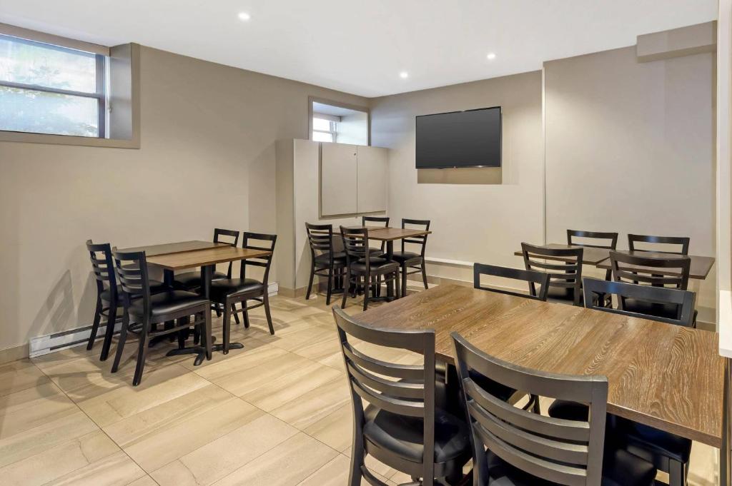 Quality Inn Centre-Ville - Resim 40