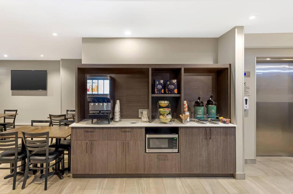 Quality Inn Centre-Ville - Resim 43