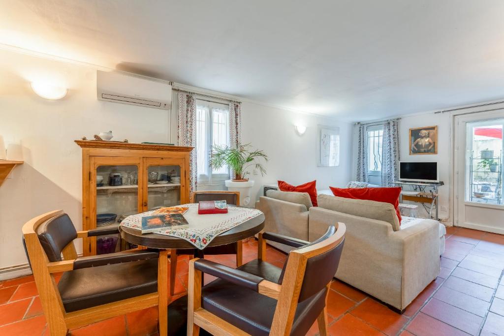 Et tv og/eller underholdning på La Ruche des Abeilles