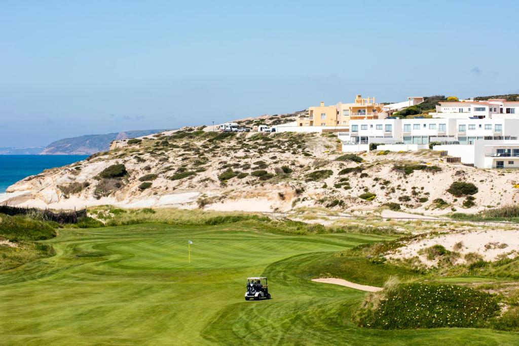 Casa Laranja Praia D'el Rey Golf & Beach Resort Featuring a