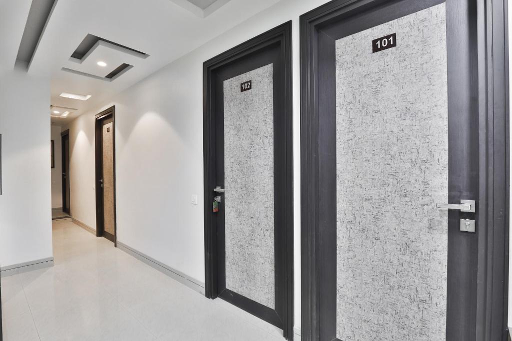 Φωτογραφία από το άλμπουμ του Hotel O Vatva Railway Station Formerly Anmol Palace στο Αχμενταμπάντ