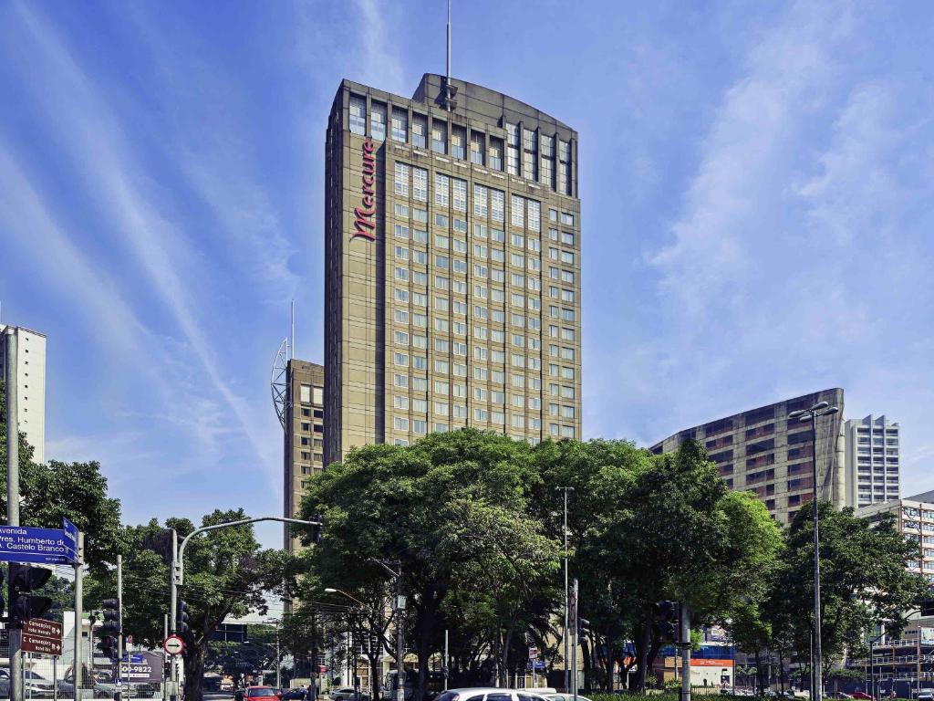 a tall building with a sign on the side of it at Mercure Guarulhos Aeroporto in Guarulhos