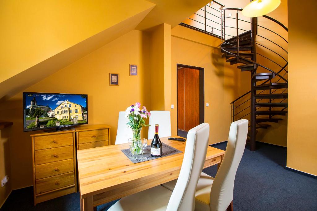 Telewizja i/lub zestaw kina domowego w obiekcie Yellow Ski Apartments