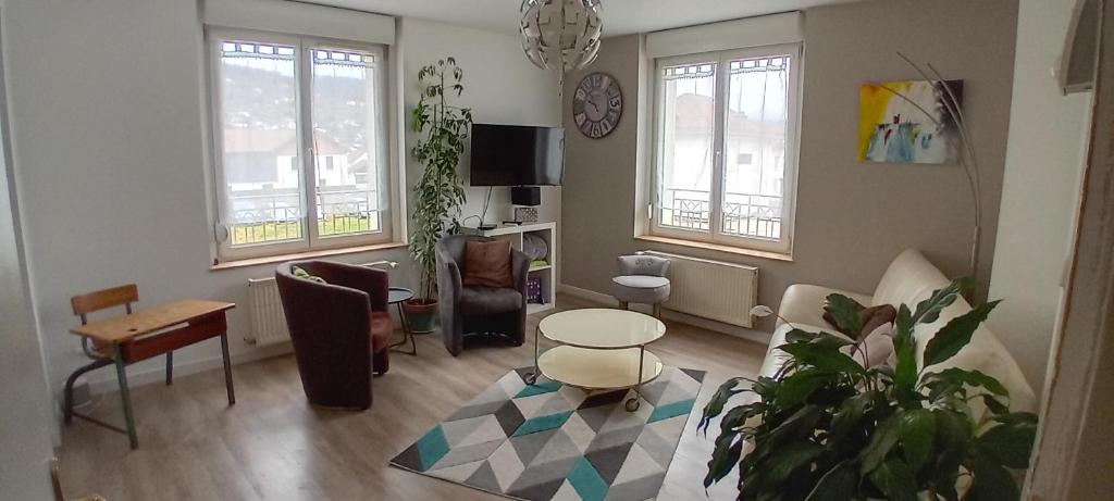 a living room with a table and chairs and windows at Gérardmer Centre, Calme, 95m Spacieux in Gérardmer