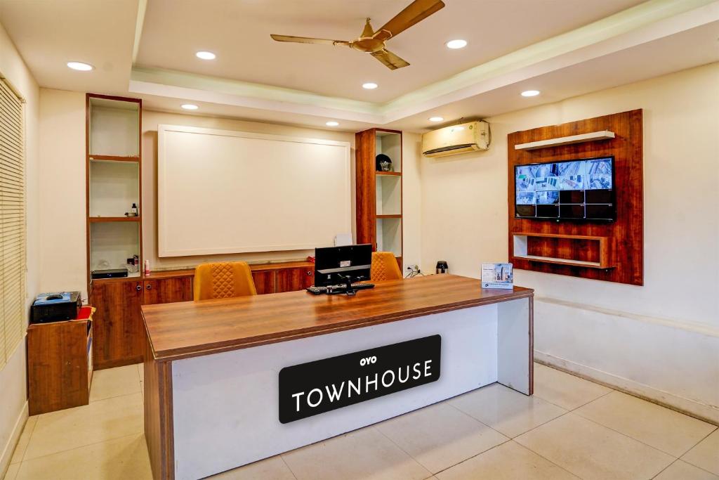 TV a/nebo společenská místnost v ubytování Hotel O Golden Palace