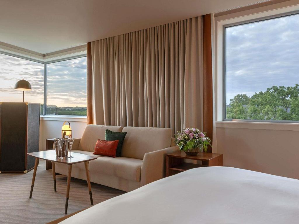 Postel nebo postele na pokoji v ubytování Sofitel Luxembourg Le Grand Ducal