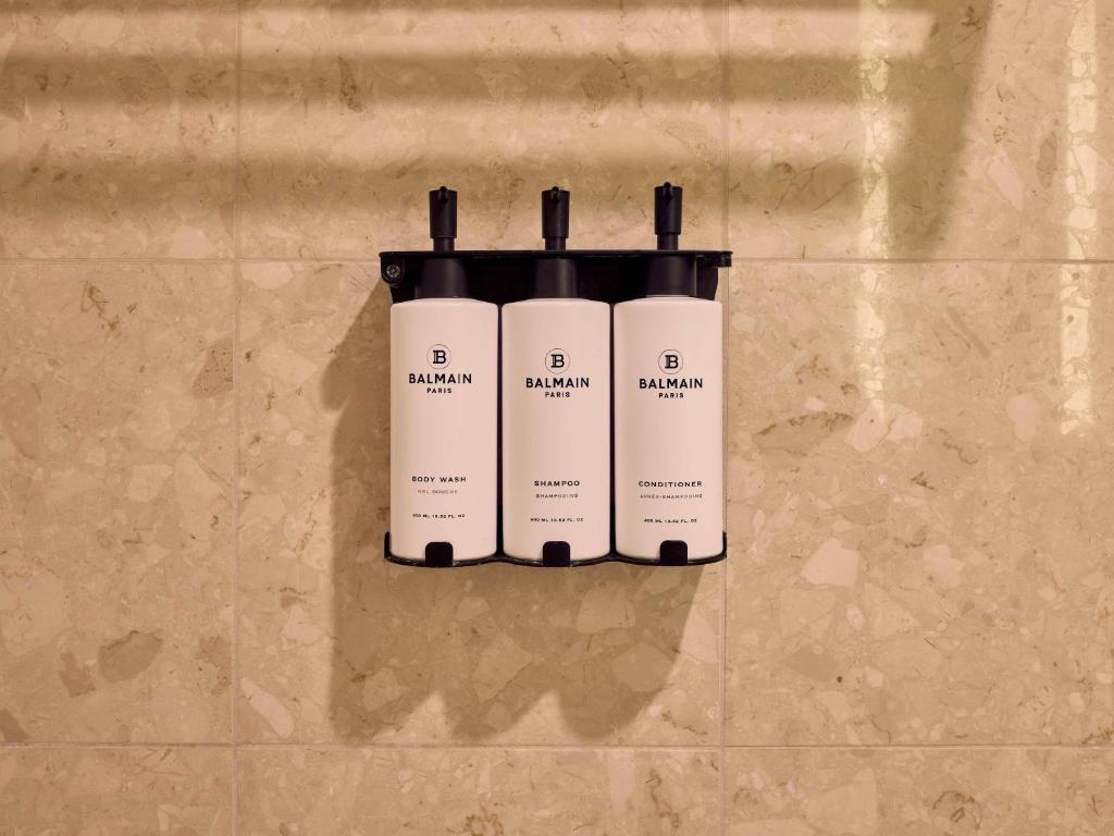 
PREMIER SUITE King Bed, Separate Lounge, City View, Premium Bath
