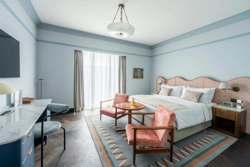 Stradom House, Autograph Collection - 6