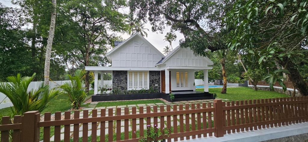 Zahrada ubytování The Outhouse Villa with Pool Alleppey