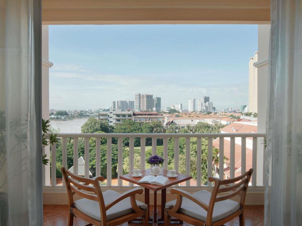 Travel Proud Sustainability certification Sofitel Phnom Penh Phokeethra - Chambre King De Luxe