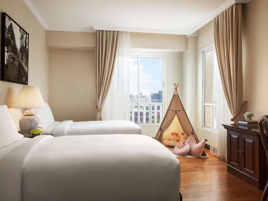 Travel Proud Sustainability certification Sofitel Phnom Penh Phokeethra - Suite Familiale Junior Avec Un Lit King Et Deux Lits Simples