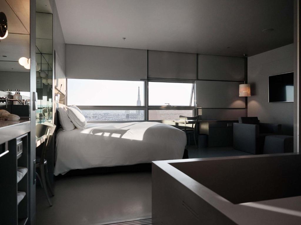 SO/ Vienna - Resim 16